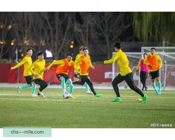 中国男足主教练携队备战2026年3月对阵新加坡关键赛事